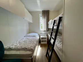 Beautiful, brand new and uniquely designed chalet with pretty garden. Very spacious, modernly furnished for 5 people with luxurious \"infinity\" gas fireplace, wash-and-dryer and free WiFi. - Image 4