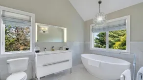 Newly Renovated, Modern home with pool, cathedral ceilings, open-floor... - Image 5