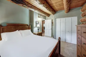 Log Home Retreat, salon extérieur avec grill, table de billard, à 3 km de Ski & Main St. - Image 5