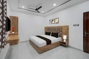 Super Collection Varanasi Suites - Image 2
