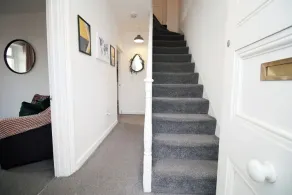 Kingsway House - WIFI - Parking - Spacious 4 Bed - Image 2
