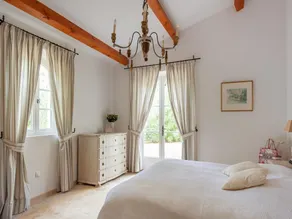 Beachside Bliss in Gassin - Image 4