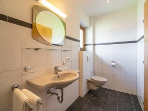 Holiday home in a central location - Image 4