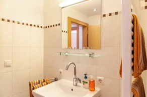 Apartment \"Sterngucker Suite\" with Mountain View, Shared Garden and Wi-Fi - Image 4
