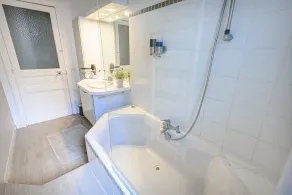 APARTMENT , QUIET, LUXE at the FOOT CATHEDRAL REIMS (WIFI,NETFLIX) - Image 3