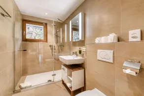 Luxurious and Calm Central Hideaway - Image 4