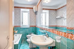 Smuk privat feriebolig med klimaanlæg, WIFI, privat pool, TV, gårdhave, nær ved Sorrento - Image 3