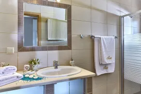 Bright Family Apartment With Shared Pool RU - Image 5
