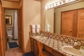 4 bedroom accommodation in Red River - Image 3