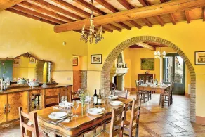 Villa Verbena : une villa caractéristique et accueillante sur deux étages entourée de prairies et de collines verdoyantes, avec Wi-Fi gratuit. - Image 4