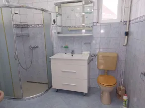 Holiday home for 6 people with large pool - Image 3