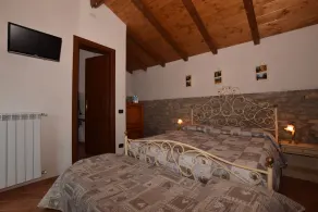 Rustico country house con giardino e piscina privata in zona collinare - Image 5