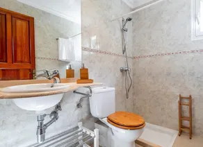 Exklusive Villa am Meer, privater Pool und Komfort - Image 3