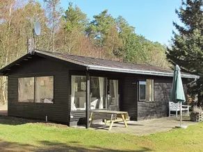 Tranquil Holiday Home in Hals near Beach - Image 4
