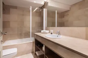 Exclusive area with views of Casa Batlló - Image 3