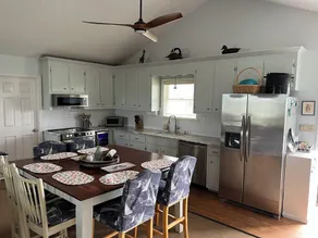 Waterfront, hot tub, screen porch, kayaks, SUP, pier fish n crabs, private feel - Image 4