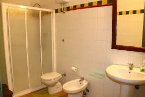 Apartment in Guasticce with shared pool - Image 4