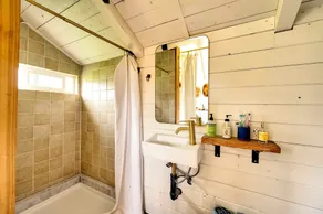 Sun Cabin• Left Foot Farm Goat Dairy•Mt Rainier - Image 5