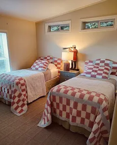 Thorndyke Lodge Beachfront Escape w/ BBQ and firepit - Image 5