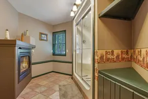 Beautiful private lodge set on 40 acres!!! - Image 3