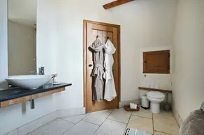 Victorian Coach House with Superking Master Bedroom suite.  Gardens/Tennis Court - Image 5