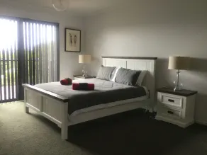 Beautiful home, perfect for a relaxing get away. - Image 4