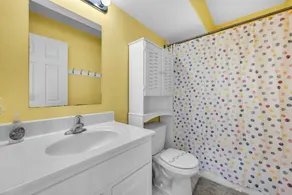 Pet friendly home with bay views! 1104 S Bayshore Avenue - Image 2