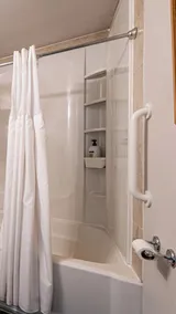 Driftwood Suite at Lake Sometimes - Image 2