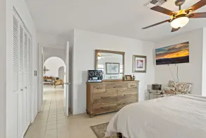 FISHERMANS PARADISE  WATERFRONT POOL HOME 2 minute drive to the beach - Image 5