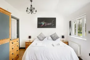 Romantic Cosy Studio Cottage with Hot Tub - Image 5
