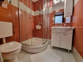 Holiday apartment with terrace and air conditioning - Image 2