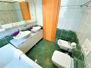 LUXURY Apartment 2 floors 3BR! +NETFLIX +HIGH-END - Image 5