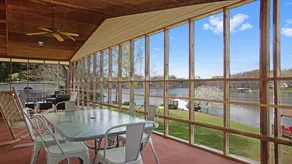 Lakefront 4bd-2ba; Deep water; Large Porch; Sleeps 14; Pet friendly - Image 3