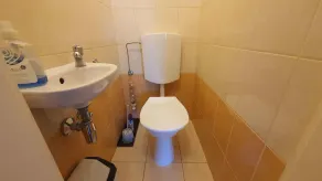 Holiday flat with barbecue facilities and air conditioning - Image 2