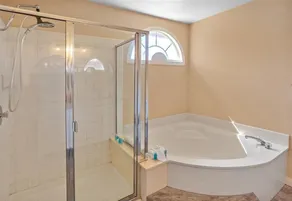 Relaxing Poolside Getaway in Henderson: Sleeps 10 for Ultimate Comfort! - Image 4