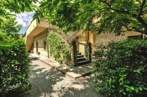 Gorgeous Apatment With Pool - Image 3
