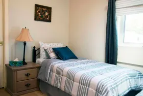 Waterfront Vacation Home-4 bedrooms-2.5bath-Laundry room inside-2 heat pumps - Image 2