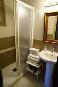 Art Nouveau 2 Bedroom in the Historic Eixample D.  Free luggage storage service. - Image 3