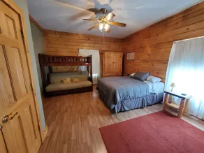English Center Cabin - Image 5