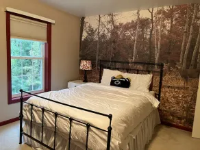 Private and charming 5 bedroom home 15 minutes from campus! - Image 5