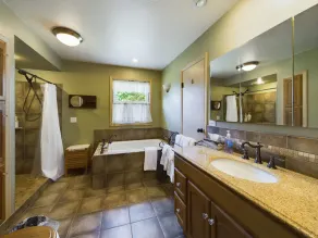 Daffodil Cottage in Downtown Packwood, WIFI, BBQ, Firepit, Smores - Image 2