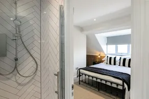 Stunning Townhouse in Cirencester - Image 4
