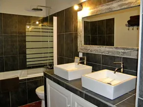 Large air-conditioned house with heated swimming pool in quiet Provence - Image 2