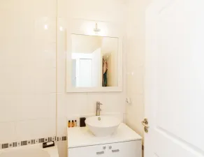 Bright 37m For 2 With Balcony In Paris! - Image 3
