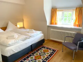 Stråtækt sommerhus, direkte udsigt over Vadehavet med en stor have - Image 3