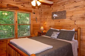 Spacious & Private Cabin with gorgeous views, Hot tub, Dog-friendly! - Image 5