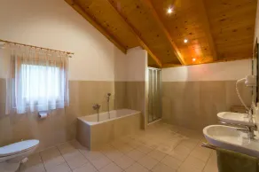 Luxury Ski Chalet 0.5 KM from Ski Lift-With Log Fire And Sauna - Image 3