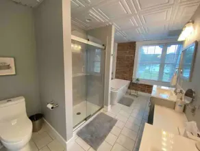 Downtown West Jefferson 3 bedroom apartment walking distance to everything. - Image 5