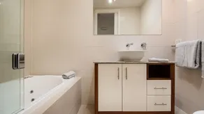 Pet Friendly - Elwood Sanctuary - walking distance to the beach - Image 3