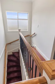 Family-Friendly 4-Bed Home with Parking - Image 2